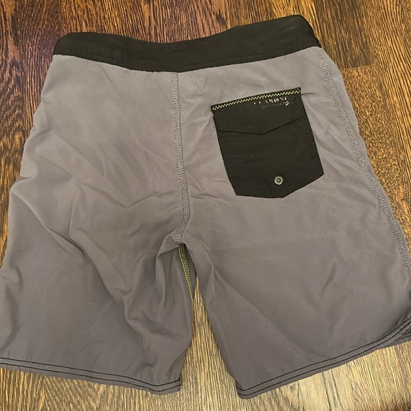 Billabong board shorts size 27 - Picture 4 of 4
